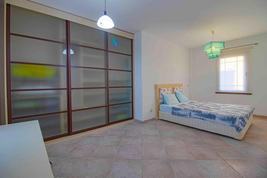 Seba; Yalikavakta Oezel Havuzlu 4+1 Villa *