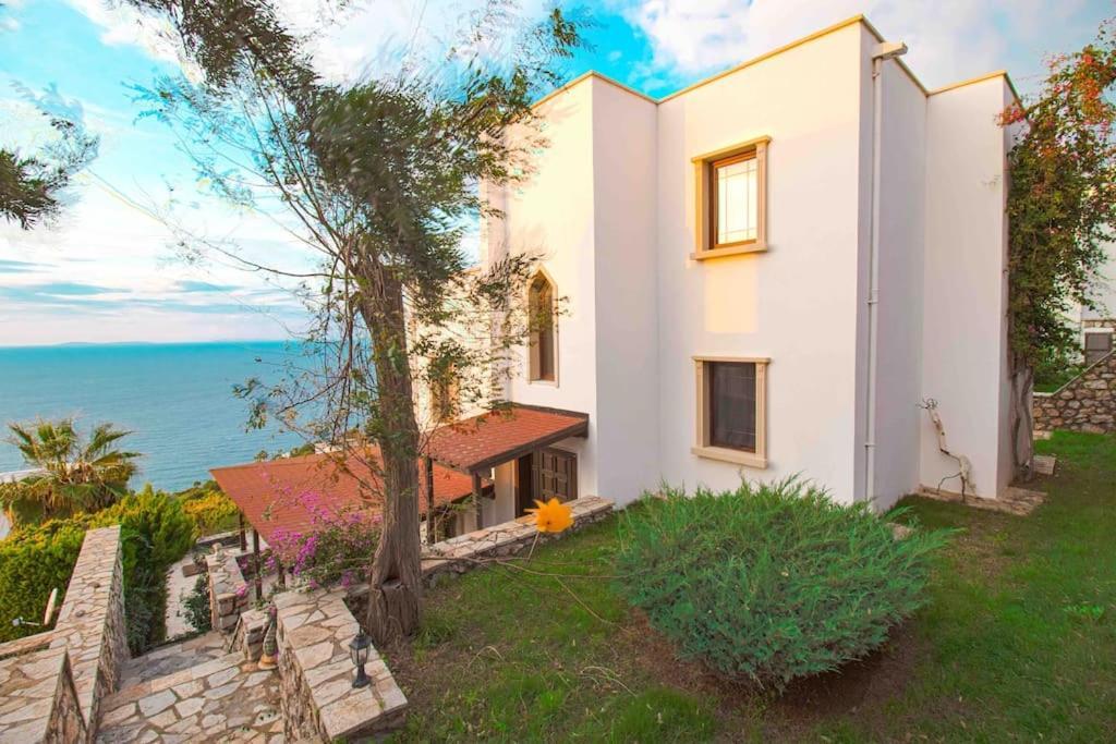 Villa Seba; Yalikavakta Oezel Havuzlu 4+1 Bodrum