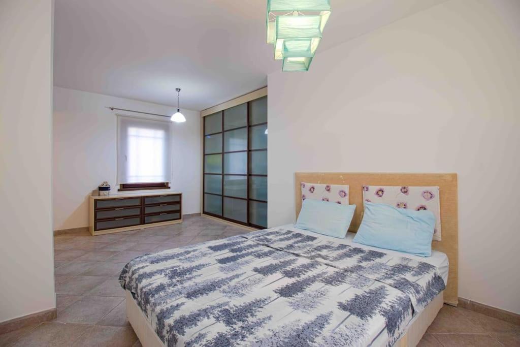 Villa Seba; Yalikavakta Oezel Havuzlu 4+1 *